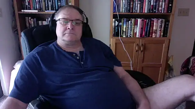 Snapshot of Vinyl22@xh chatting on June 2026 08:08:01 PM Vinyl22xh online show from June 2026 08:08:01 PM