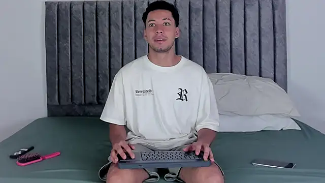 aroncooper1 online show from October 2025 12:23:02 PM