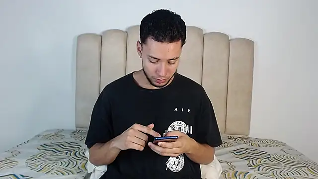 aroncooper1 online show from January 2026 01:41:02 AM