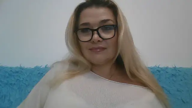 Snapshot of Myrienna chatting on October 2025 11:42:01 AM Myrienna online show from October 2025 11:42:01 AM