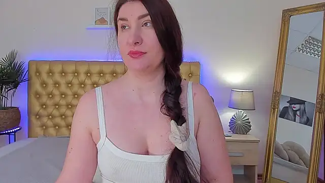 TrishaDarks online show from April 2026 05:14:02 AM