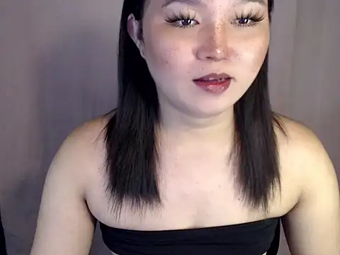 Eyes-on-me online show from December 2025 07:45:02 PM