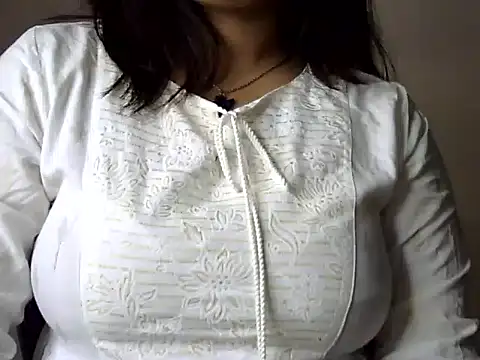 Aaliya02 online show from November 2025 02:06:02 PM