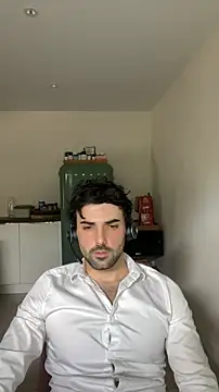 Snapshot of eauminerale chatting on June 2026 12:18:01 PM eauminerale online show from June 2026 12:18:01 PM