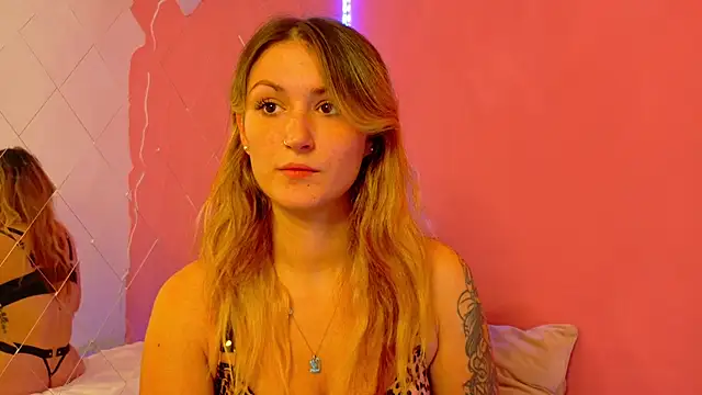 Anaayss  online show from October 2025 04:35:02 AM