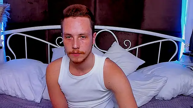 LeoMooree online show from September 2025 04:01:01 PM