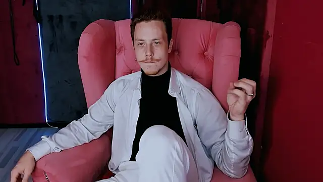 LeoMooree online show from October 2025 08:49:02 PM