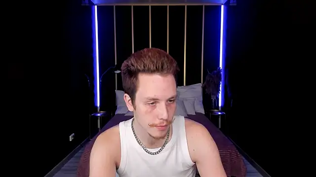 LeoMooree online show from November 2025 09:48:01 PM