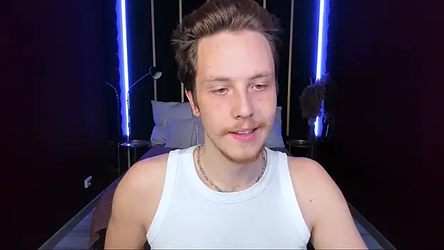 LeoMooree online show from November 2025 11:18:01 PM