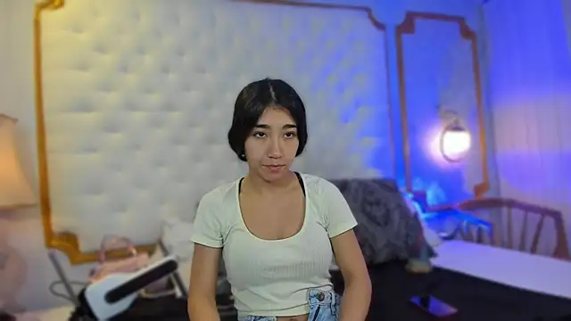 Mariana Kalo online show from December 2025 11:17:01 AM