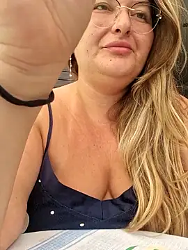 Snapshot of HornyBella88 chatting on September 2025 08:41:02 AM HornyBella88 online show from September 2025 08:41:02 AM