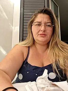 Snapshot of HornyBella88 chatting on October 2025 08:15:02 AM HornyBella88 online show from October 2025 08:15:02 AM