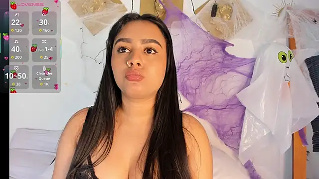 CharlottePetitte online show from November 2025 08:30:02 PM