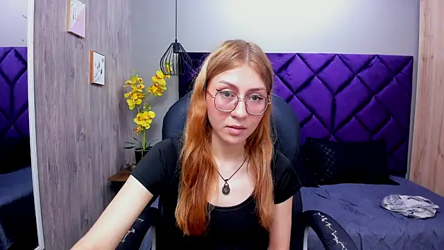 ChloeCampbell03 online show from September 2025 05:40:02 PM