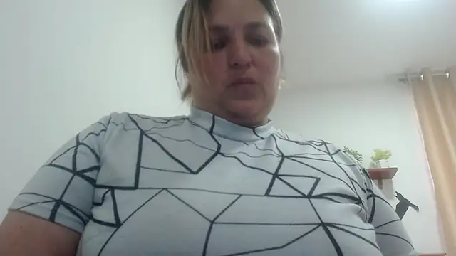 Snapshot of SweetRouse__ chatting on November 2025 02:06:01 PM SweetRouse online show from November 2025 02:06:01 PM