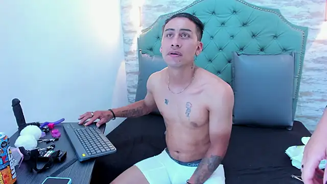 Erack and Emmy online show from November 2025 04:16:01 AM