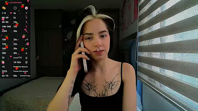 Snapshot of Kittyross chatting on November 2025 02:39:02 PM Kittyross online show from November 2025 02:39:02 PM