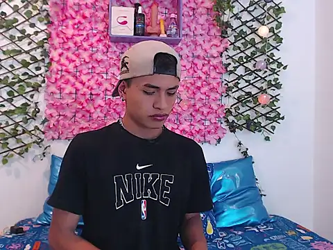 FUNNY AND HORNEY online show from September 2025 04:28:01 AM