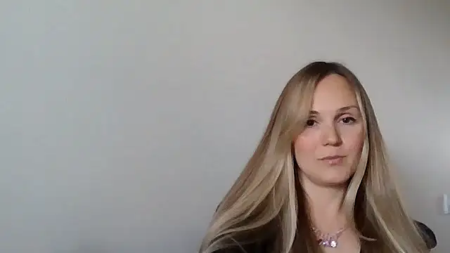 Snapshot of Kyrelinn chatting on October 2025 06:41:02 AM Kyrelinn online show from October 2025 06:41:02 AM