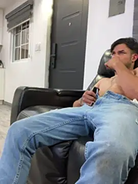 Moisesjrtapia online show from May 2026 08:31:02 AM
