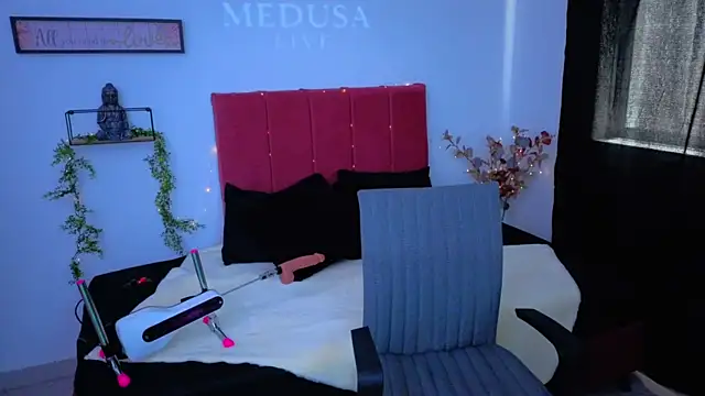 pequitasmedusa9 online show from October 2025 04:44:02 PM