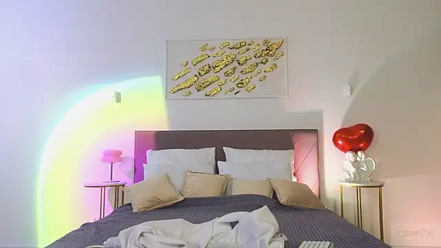 Nicole Broown  online show from February 2026 09:02:01 PM