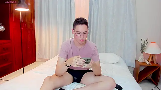 Snapshot of royal_fantasy chatting on September 2025 07:40:02 PM royal fantasy online show from September 2025 07:40:02 PM