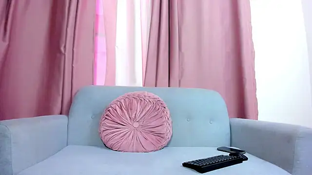 Snapshot of royal_fantasy chatting on October 2025 07:53:01 PM royal fantasy online show from October 2025 07:53:01 PM