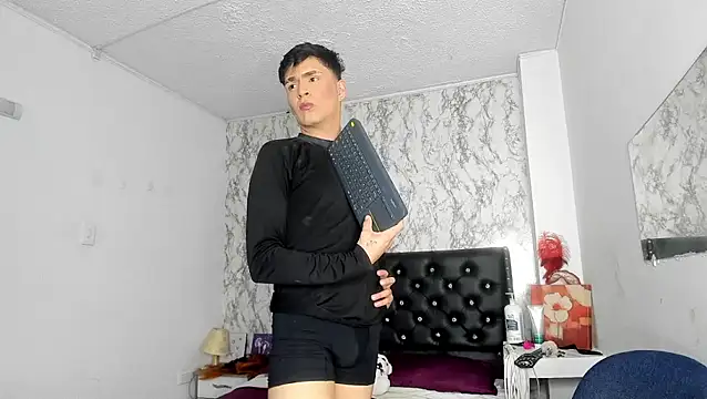 Aaron Foxxx online show from November 2025 01:47:01 AM