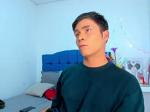 Aaron Foxxx online show from November 2025 07:18:01 PM