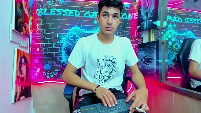 Snapshot of Stiben_boy chatting on May 2026 04:19:02 AM Stiben boy online show from May 2026 04:19:02 AM