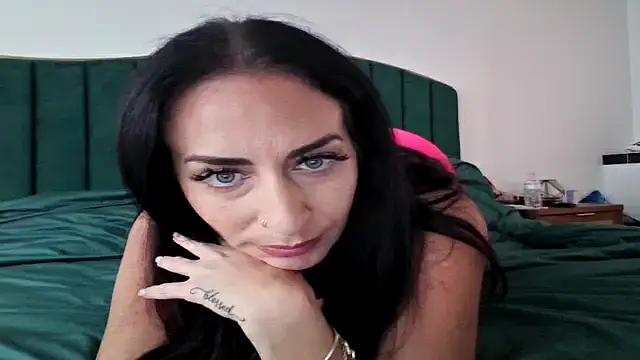 Snapshot of sexyblue_queen chatting on May 2026 10:27:01 PM sexyblue queen online show from May 2026 10:27:01 PM