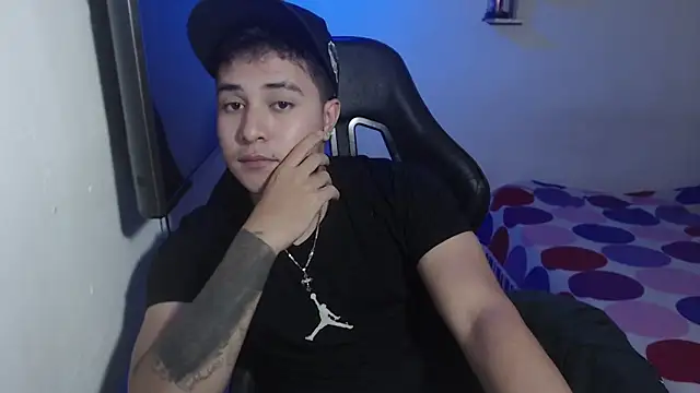 Snapshot of loki32men chatting on October 2025 04:24:02 AM loki32men online show from October 2025 04:24:02 AM