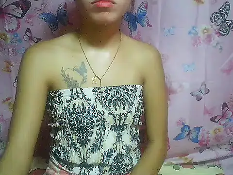 Snapshot of SweetPussie18x chatting on November 2025 02:49:01 PM SweetPussie18x online show from November 2025 02:49:01 PM