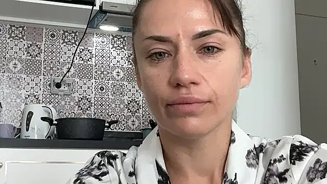 Snapshot of Roriann chatting on February 2026 07:23:01 AM Roriann online show from February 2026 07:23:01 AM