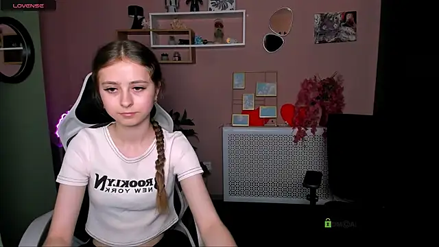 Snapshot of rebecca_smile chatting on June 2026 12:37:01 PM rebecca smile online show from June 2026 12:37:01 PM