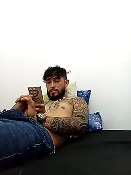 Snapshot of kingbickcockDn chatting on November 2025 02:28:02 PM kingbickcockDn online show from November 2025 02:28:02 PM