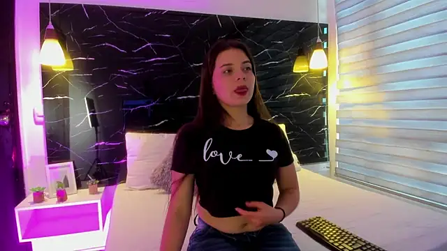 Snapshot of ZOE_LE chatting on October 2025 11:54:02 AM ZOE LE online show from October 2025 11:54:02 AM