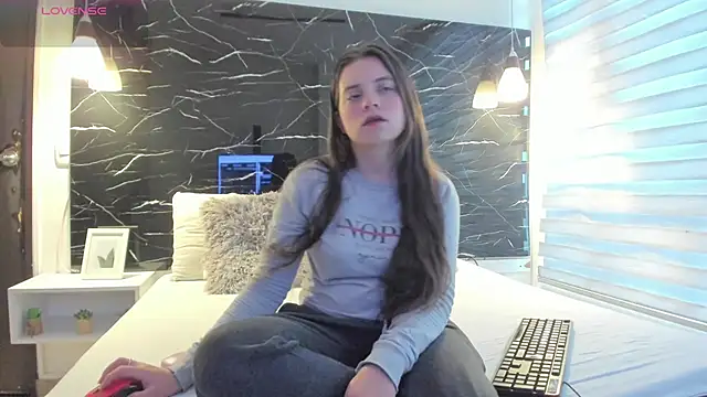 ZOE LE online show from January 2026 11:59:01 AM