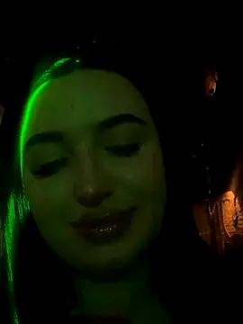 LoveMiQueen1 online show from October 2025 06:32:02 PM