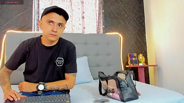 CharlotteAndSimon online show from February 2026 02:07:01 PM