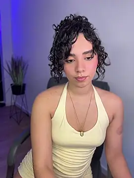 Snapshot of Capricho_01 chatting on April 2026 08:15:01 PM Capricho 01 online show from April 2026 08:15:01 PM