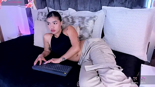 NaylaGrey online show from June 2026 11:33:01 AM