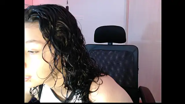 Ivonnybonn online show from October 2025 08:43:02 PM