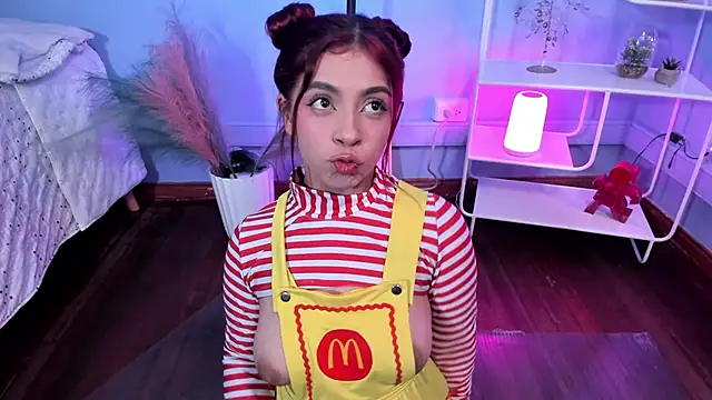 Snapshot of KathiaSaenz_ chatting on October 2025 03:57:01 AM KathiaSaenz online show from October 2025 03:57:01 AM