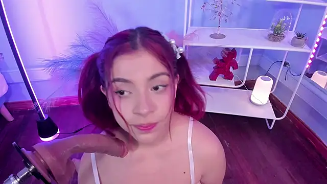 Snapshot of KathiaSaenz_ chatting on October 2025 04:00:02 AM KathiaSaenz online show from October 2025 04:00:02 AM