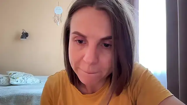 AnnieLove7722 online show from June 2026 02:32:01 PM