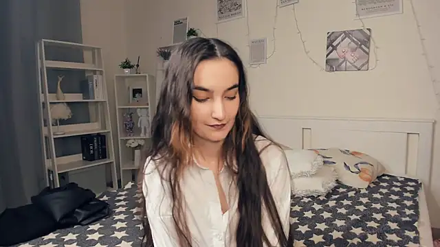 Snapshot of EmmaBuffley chatting on October 2025 08:15:02 AM EmmaBuffley online show from October 2025 08:15:02 AM