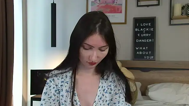 Snapshot of AnaMoonlight chatting on May 2026 11:05:02 AM AnaMoonlight online show from May 2026 11:05:02 AM