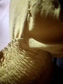 bree-zz online show from April 2026 10:34:02 PM